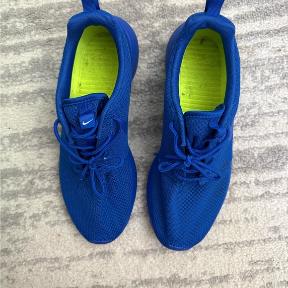 Nike Blue Athletic Sneakers Lightweight Mesh Design - Picture 3 of 8